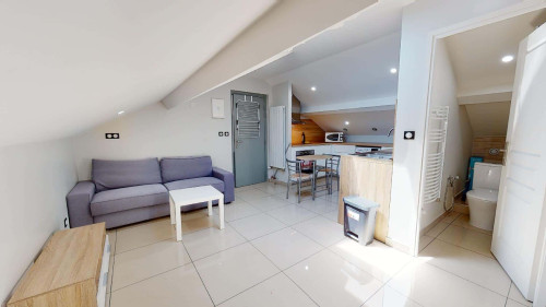 Apartment in Avenue Viviani, Vénissieux for 22 m²