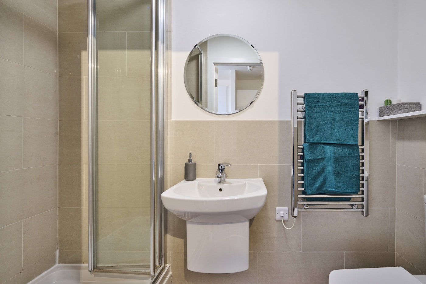 Studio Gold - Upperton Road - Gallery - 3