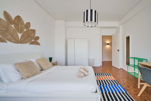 Room in a 9-bedroom apartment in Praça Alvalade, Lisboa - Room 1 - Gallery - 10