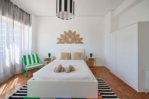 Room in a 9-bedroom apartment in Praça Alvalade, Lisboa - Room 1 - Gallery - 8