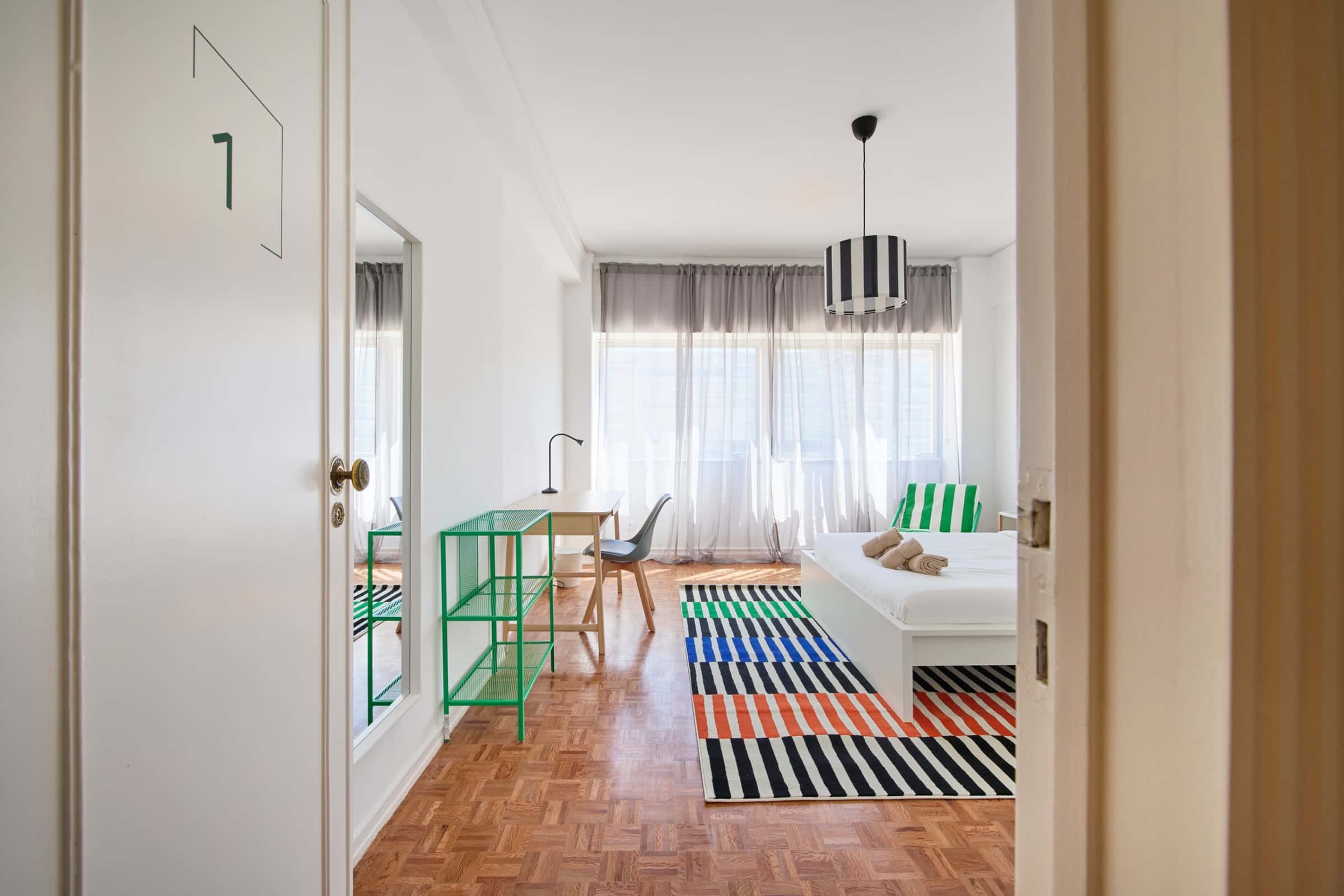 Room In A 9-Bedroom Apartment In Praça Alvalade, Lisboa - Room 1 - 1