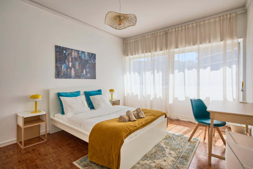 Room in a 9-bedroom apartment in Praça Alvalade, Lisboa - Room 2 - Gallery - 8