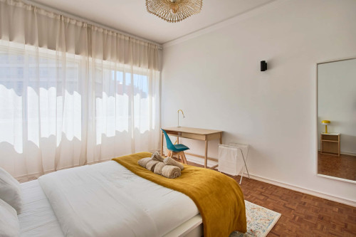 Room in a 9-bedroom apartment in Praça Alvalade, Lisboa - Room 2 - Gallery - 9