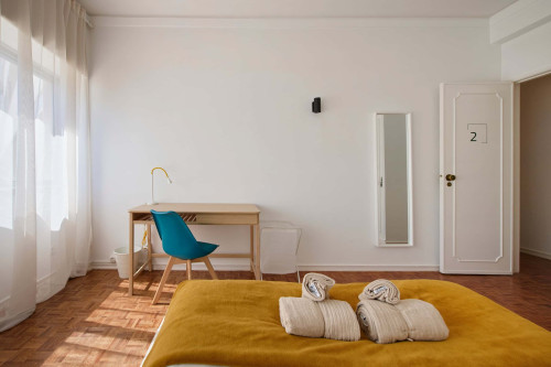 Room in a 9-bedroom apartment in Praça Alvalade, Lisboa - Room 2