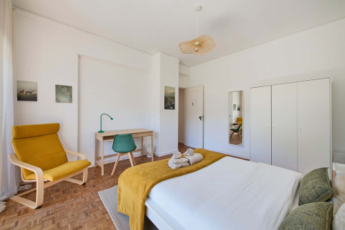Room in a 9-bedroom apartment in Praça Alvalade, Lisboa - Room 3 - Gallery - 10