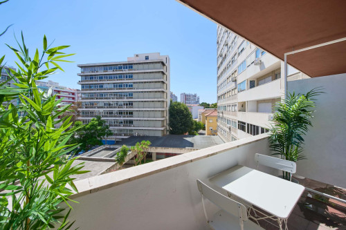 Room in a 9-bedroom apartment in Praça Alvalade, Lisboa - Room 4 - Gallery - 10