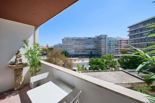 Room in a 9-bedroom apartment in Praça Alvalade, Lisboa - Room 4 - Gallery - 11