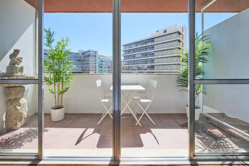 Room in a 9-bedroom apartment in Praça Alvalade, Lisboa - Room 4 - Gallery - 6