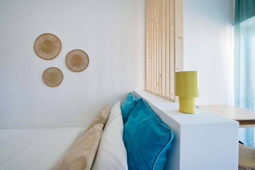 Room in a 9-bedroom apartment in Praça Alvalade, Lisboa - Room 5 - Gallery - 5