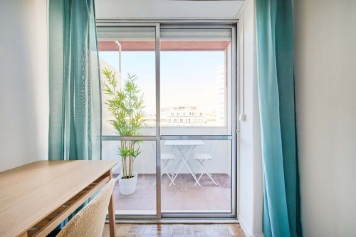 Room in a 9-bedroom apartment in Praça Alvalade, Lisboa - Room 5 - Gallery - 10