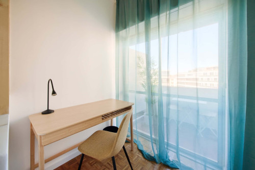 Room in a 9-bedroom apartment in Praça Alvalade, Lisboa - Room 5