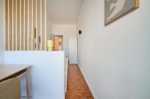 Room in a 9-bedroom apartment in Praça Alvalade, Lisboa - Room 6