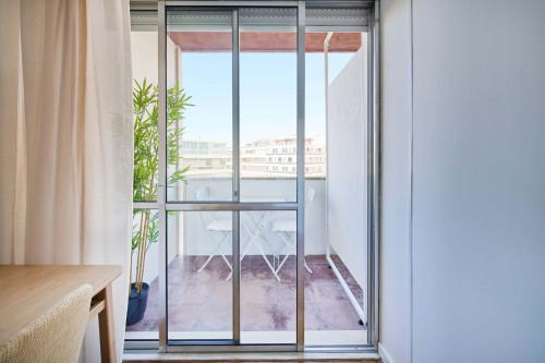 Room in a 9-bedroom apartment in Praça Alvalade, Lisboa - Room 8 - Gallery - 10
