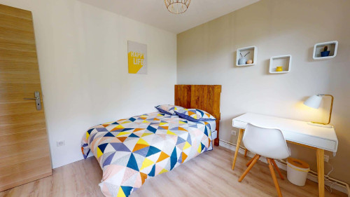 Room in Rue Marietton, Écully for 92 m² with 5 bedrooms