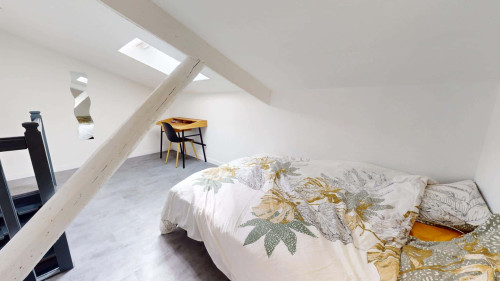 Room in Rue Bertrand, Béziers for 100 m² with 4 bedrooms
