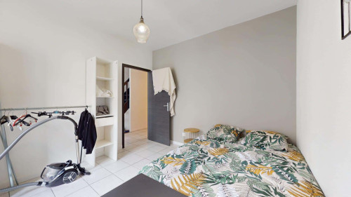 Room in Rue Bertrand, Béziers for 100 m² with 4 bedrooms - Gallery - 12