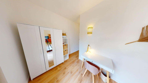 Room in Rue de la Sarra, Oullins-Pierre-Bénite for 63 m² with 3 bedrooms