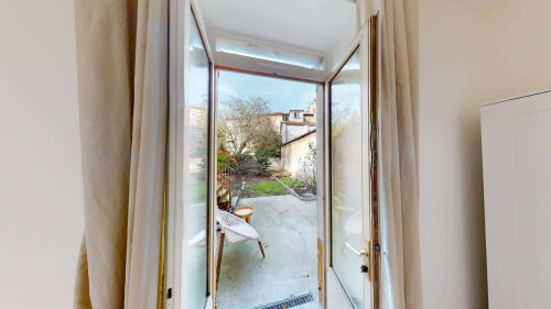 Room in Rue de la Sarra, Oullins-Pierre-Bénite for 63 m² with 3 bedrooms