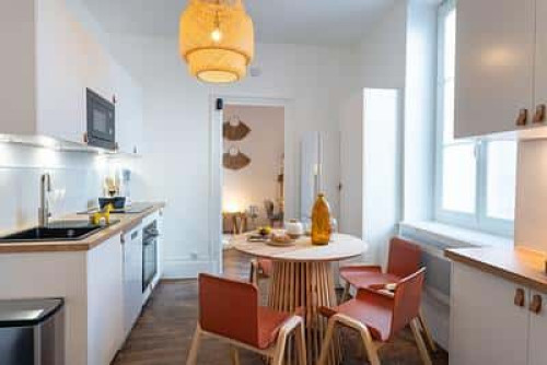 Room in Rue de la Sarra, Oullins-Pierre-Bénite for 63 m² with 3 bedrooms