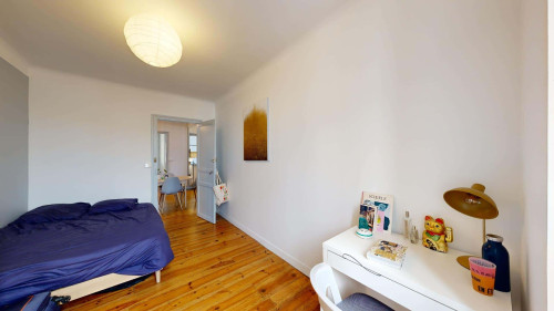 Room in Rue Emile Guichenné, Pau for 84 m² with 4 bedrooms
