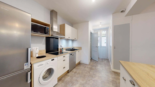 Room in Rue Emile Guichenné, Pau for 84 m² with 4 bedrooms - Gallery - 19