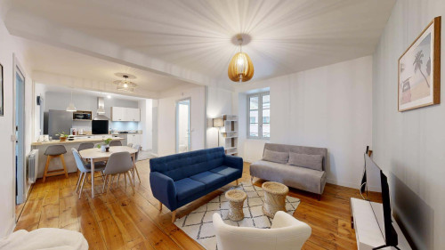 Room in Rue Emile Guichenné, Pau for 84 m² with 4 bedrooms