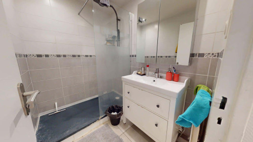 Room in Rue de la Chapelle, Lyon for 89 m² with 4 bedrooms - Gallery - 9