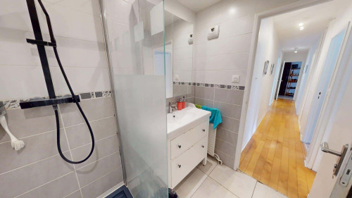 Room in Rue de la Chapelle, Lyon for 89 m² with 4 bedrooms - Gallery - 7