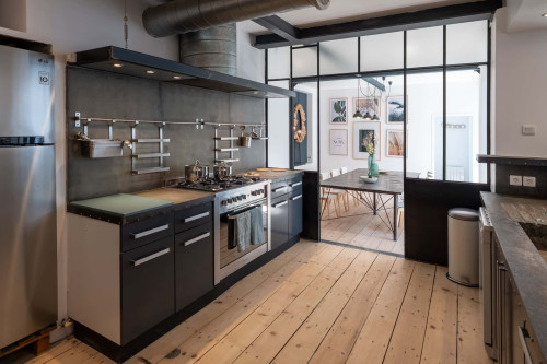 Room in Rue de Créqui, Lyon for 355 m² with 7 bedrooms