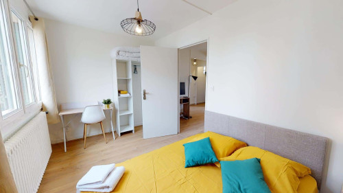 Room in Rue de la Moselle, Lyon for 68 m² with 4 bedrooms