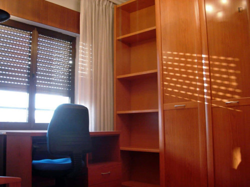 Room in Avenida de los Maristas, Salamanca with 5 bedrooms