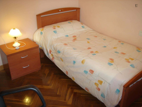 Room in Avenida de los Maristas, Salamanca with 5 bedrooms - Gallery - 10
