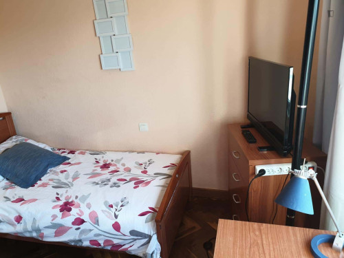 Room in Avenida de los Maristas, Salamanca with 5 bedrooms