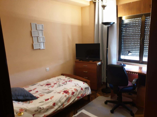 Room in Avenida de los Maristas, Salamanca with 5 bedrooms - Gallery - 9