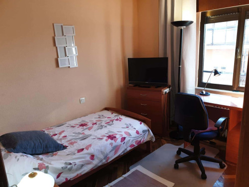 Room in Avenida de los Maristas, Salamanca with 5 bedrooms