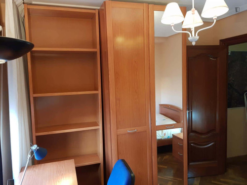Room in Avenida de los Maristas, Salamanca with 5 bedrooms - Gallery - 15