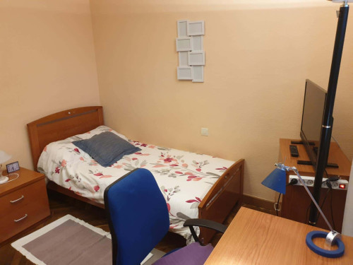 Room in Avenida de los Maristas, Salamanca with 5 bedrooms - Gallery - 6