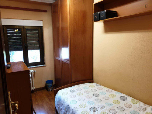 Room in Paseo de San Vicente, Salamanca with 5 bedrooms