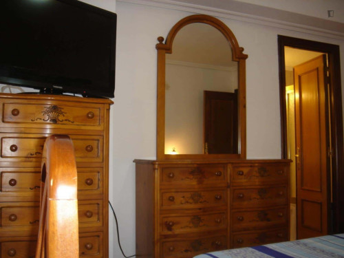 Room in Calle Maestro Ávila, Salamanca with 5 bedrooms