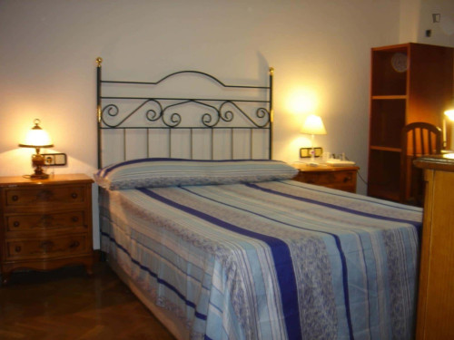 Room in Calle Maestro Ávila, Salamanca with 5 bedrooms