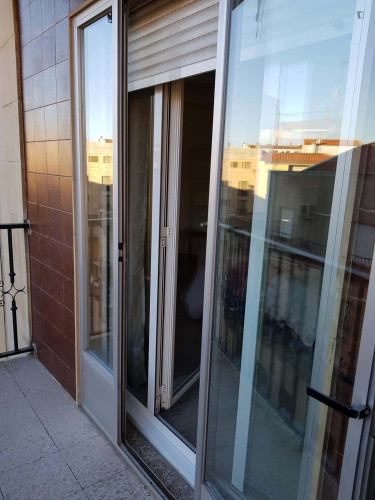 Room in Calle Asturias, Salamanca with 4 bedrooms - Gallery - 5