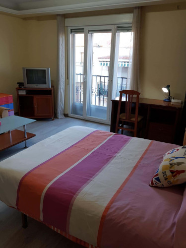 Room in Calle Asturias, Salamanca with 4 bedrooms
