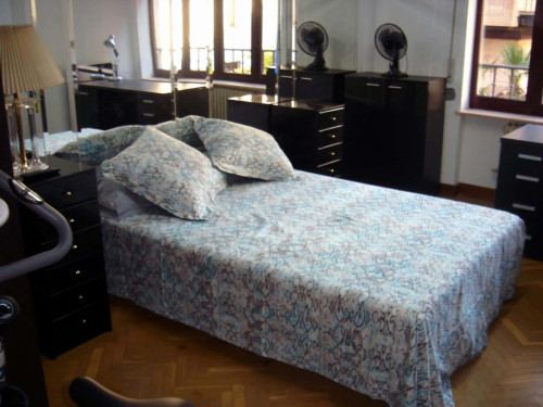 Room in Calle Maestro Ávila, Salamanca with 5 bedrooms