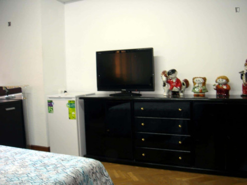 Room in Calle Maestro Ávila, Salamanca with 5 bedrooms