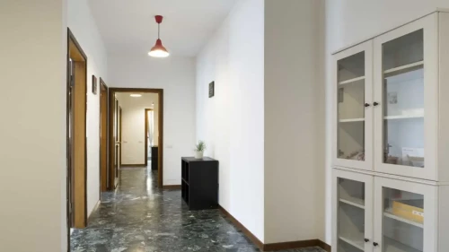 Room in a shared 4-bedroom apartment for rent in Isola.