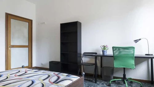 Room in a shared 4-bedroom apartment for rent in Isola. - Gallery - 14