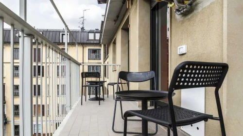 Room in a shared 4-bedroom apartment for rent in Isola.