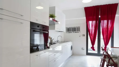 Room in a shared 4-bedroom apartment for rent in Isola. - Gallery - 7