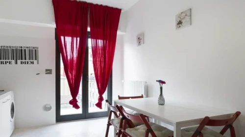 Room in a shared 4-bedroom apartment for rent in Isola. - Gallery - 5