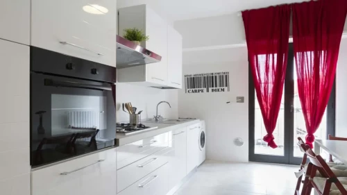 Room in a shared 4-bedroom apartment for rent in Isola. - Gallery - 6